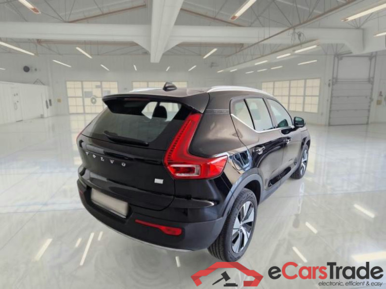 VOLVO XC40 / 2017 / 5P / SUV T4 Plug-in Hybrid auto Rech Inscrip Expr #2