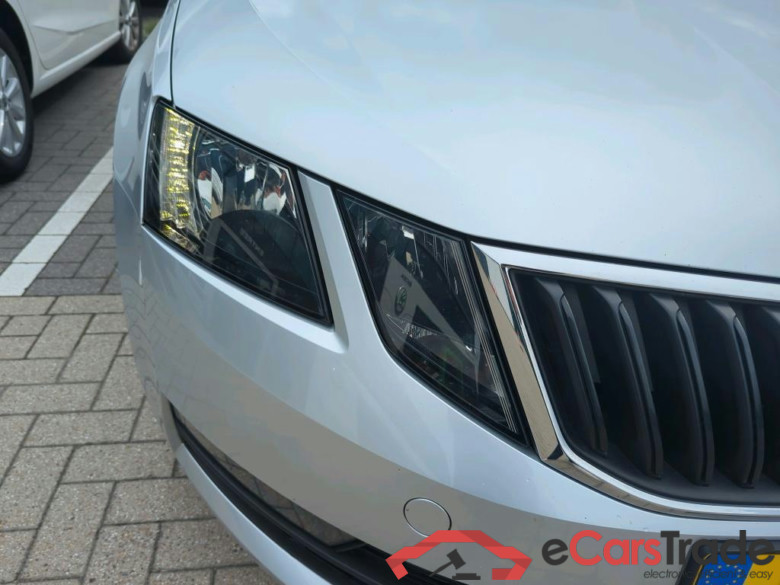 SKODA Octavia Combi 110 kW #4