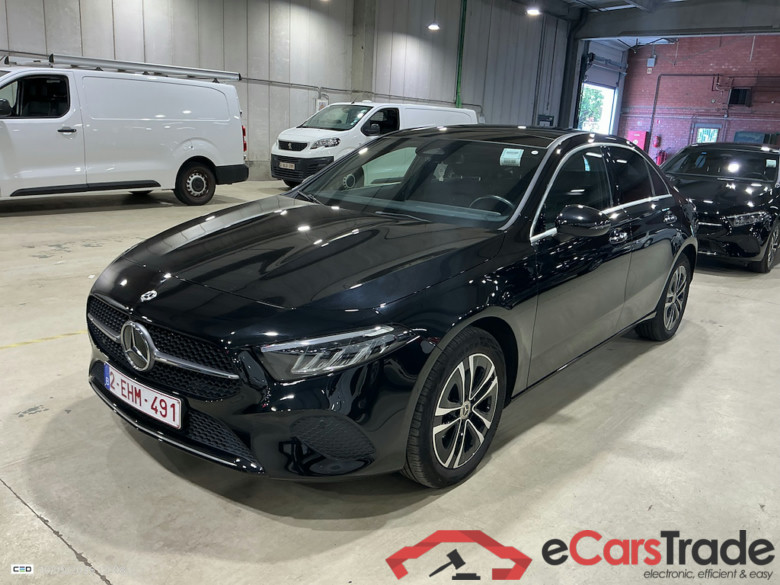 MERCEDES-BENZ A-CLASS LIMOUSINE 1.3 A 250 E BUSINESS SOLUTION DCT