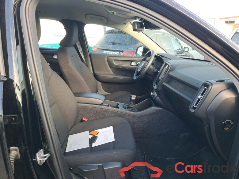 VOLVO XC40 / 2017 / 5P / todoterreno 1.5 T2 Momentum Core #6