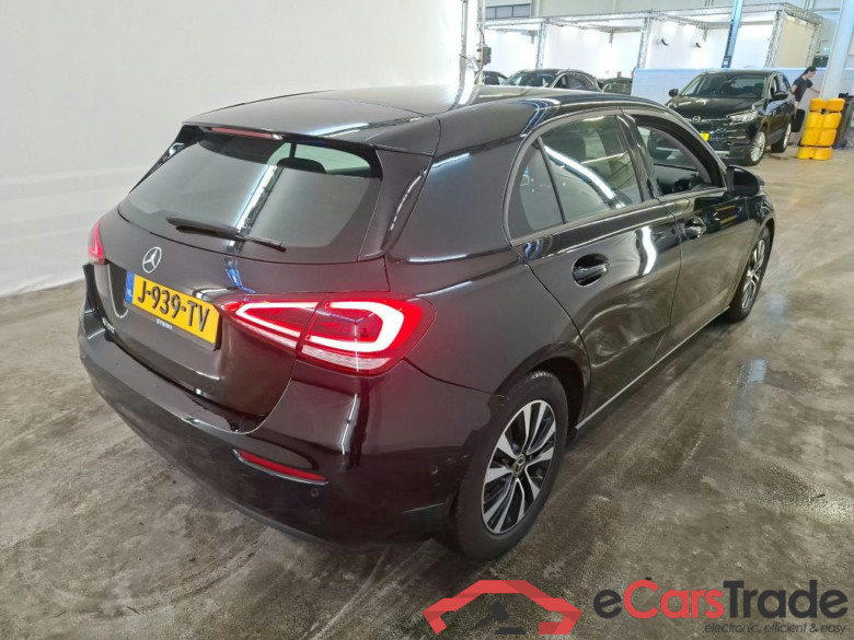 Mercedes-Benz A-Klasse A 180 7G-DCT Business Solution 5d #2