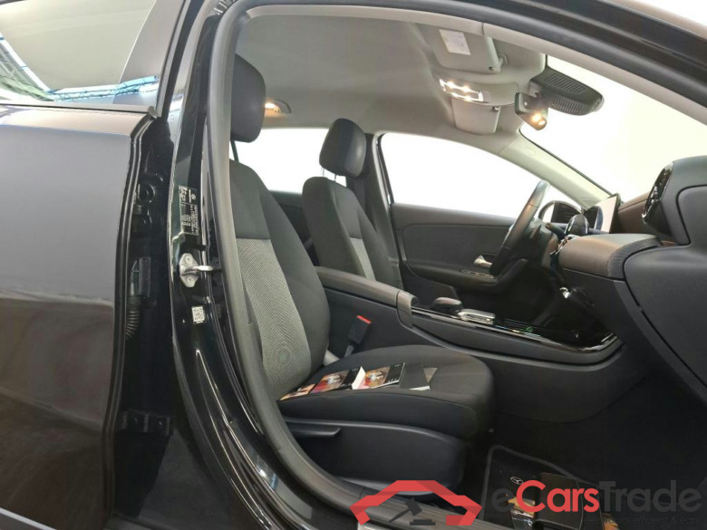 Mercedes-Benz A-Klasse A 180 7G-DCT Business Solution 5d #3