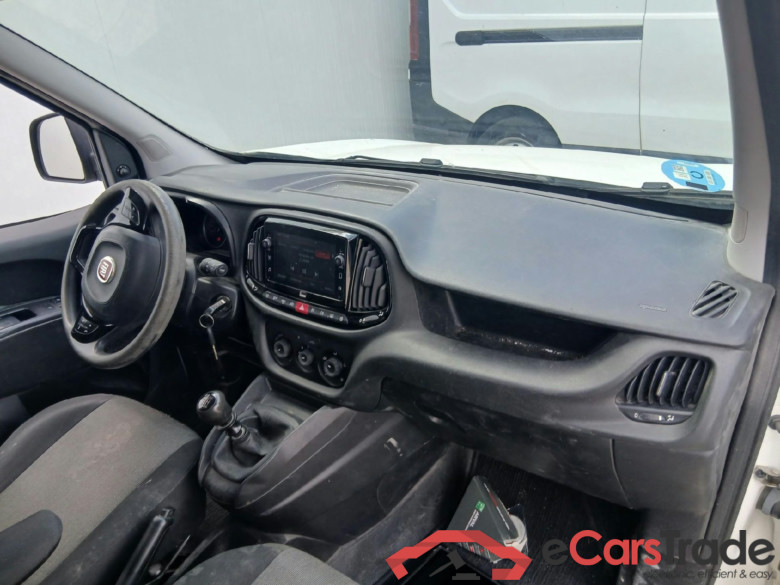 FIAT Doblò Cargo/2015/4P/furgón derivado de turismo Cargo SX 1.6 Mjet 66kW (90CV) (AC) #3