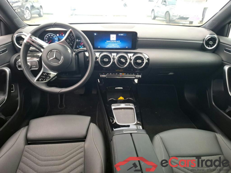 MERCEDES-BENZ Classe A Berline / 2022 / 4P / Berline A 250 e Business Line 8G-DCT #6