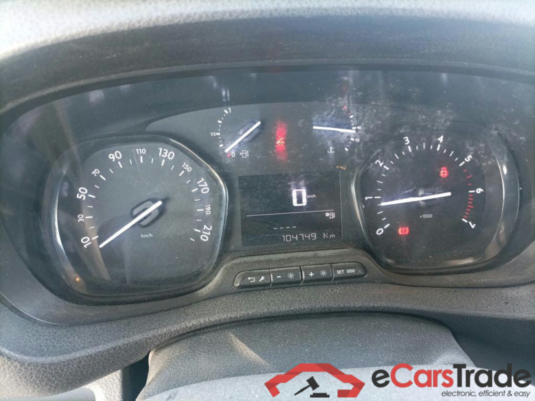PEUGEOT Expert / 2016 / 4P / furgón Furgón Premium 1.5 BlueHDi 100 Standard (AC) #4