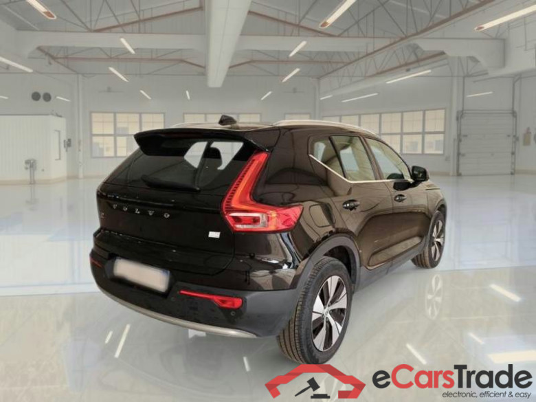 VOLVO XC40 / 2021 / 5P / SUV T4 Recharge Plug-in auto Essential #2