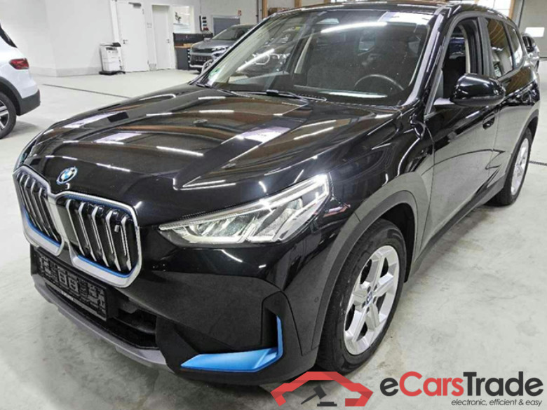 iX1 30 xDrive 64kWh #1