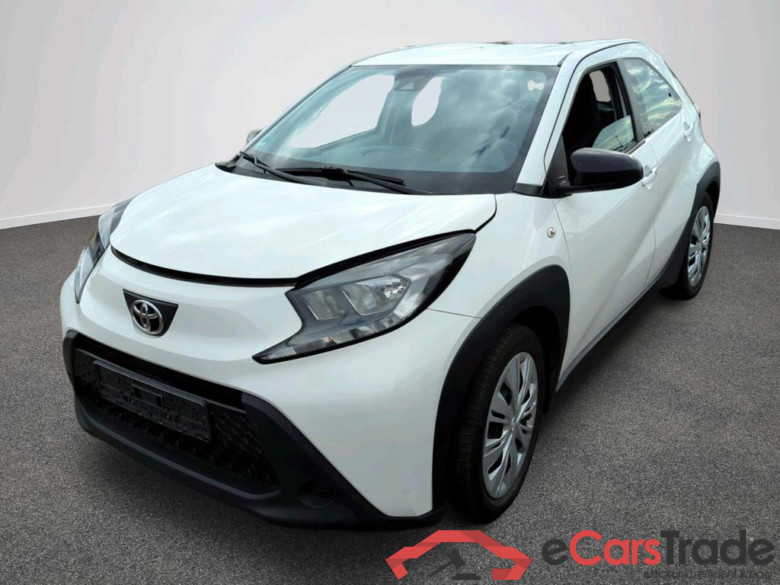 Aygo X Play 1.0 53KW MT5 E6d