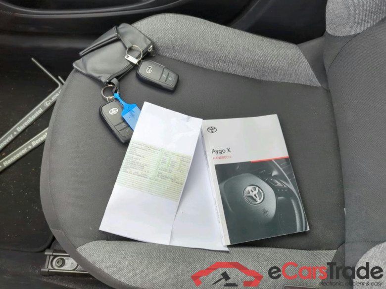 Aygo X Play 1.0 53KW MT5 E6d #3