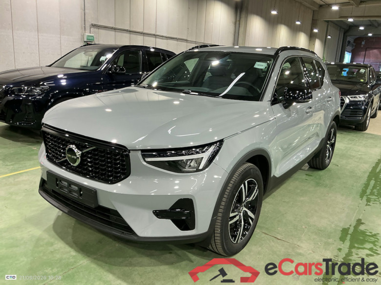 VOLVO XC40 2.0 B3 MHEV PLUS DARK DESIGN DCT