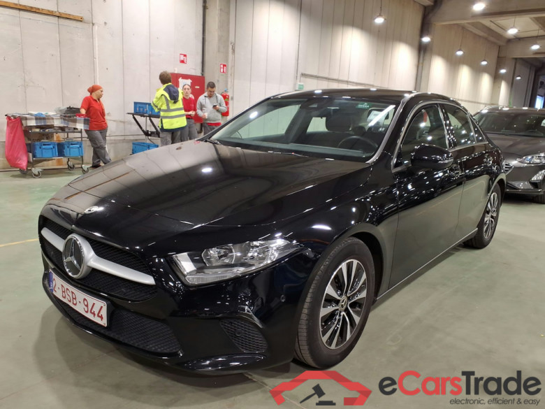 MERCEDES-BENZ A-CLASS 1.3 A 180 ESSENTIAL LINE DCT
