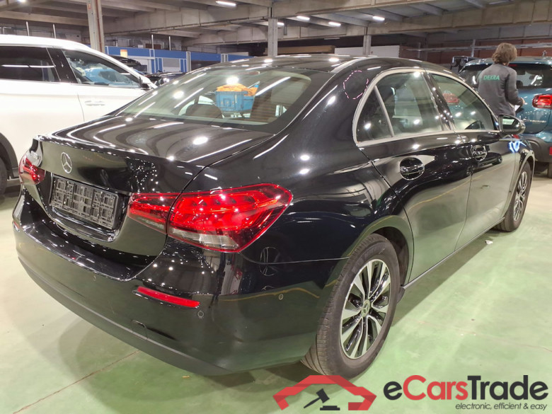 MERCEDES-BENZ A-CLASS 1.3 A 180 ESSENTIAL LINE DCT #4