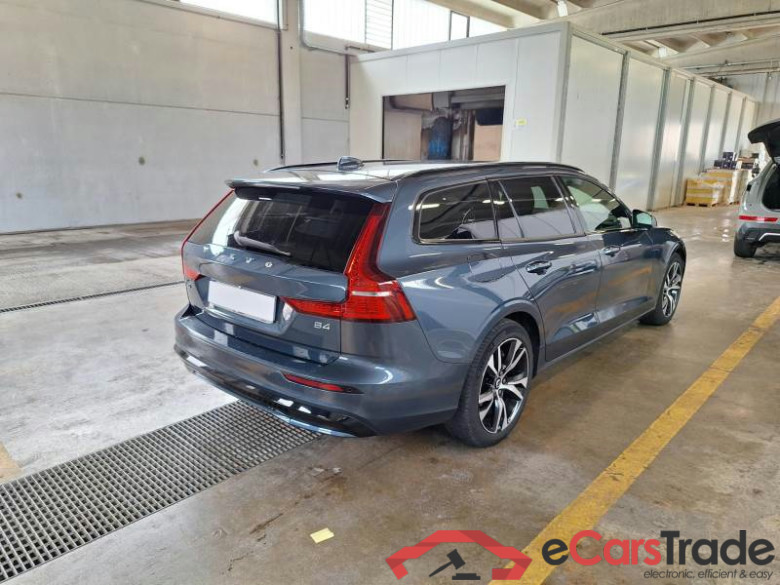 VOLVO V60 / 2019 / 5P / Station wagon B4 D autom. PLUS Dark #2