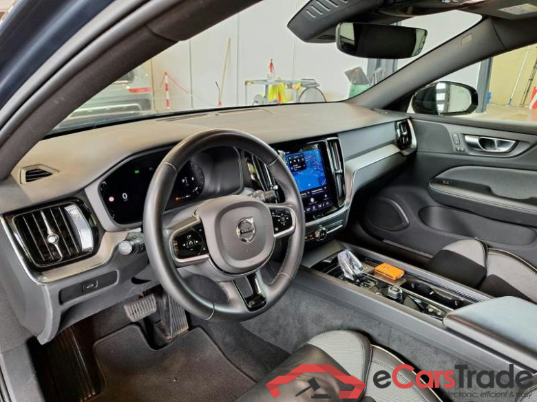 VOLVO V60 / 2019 / 5P / Station wagon B4 D autom. PLUS Dark #3