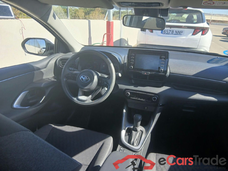 TOYOTA Yaris / 2020 / 5P / berlina con portón 1.5 120H Business Plus #3