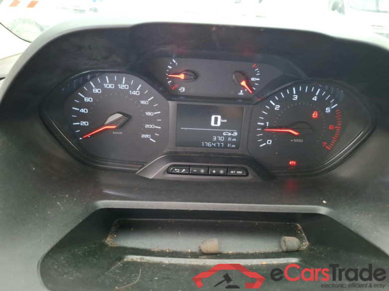 PEUGEOT Partner / 2018 / 4P / Fourgonnette BHDI 100 S&S STANDARD 1000KG PREMIUM #6
