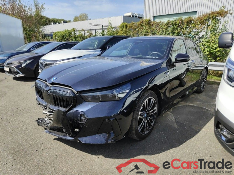 BMW 5 Reeks Berline 530e 200kW 4d !!Damaged car!! #1