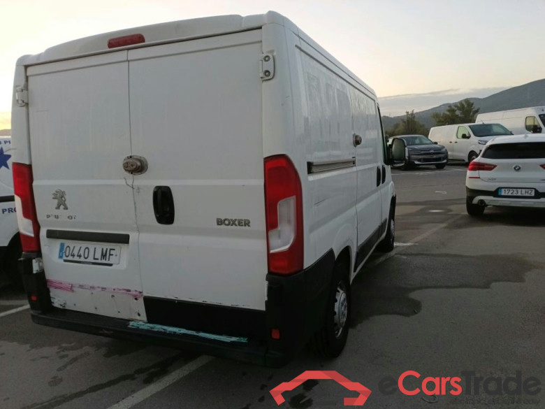 PEUGEOT Boxer / 2014 / 4P / furgón 330 L1 H1 BHDI 103kW (140CV) S&S 6 V M (CX) #2