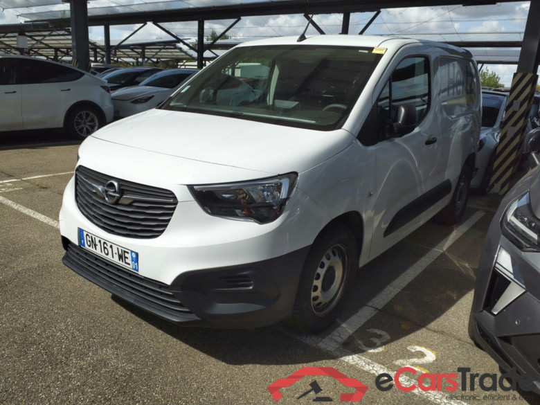 OPEL Combo  OPEL Combo  CARGO HDI 100 TAILLE M 950KG + PACK CHANTIER + CAMERA AR + RADIO DAB TABLETTE 8’’