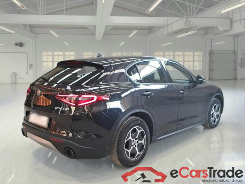 ALFA ROMEO STELVIO / 2017 / 5P / SUV 2.2 TD 190 CV SUPER BUSINESS AT8 Q4 #2
