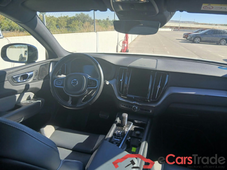 VOLVO XC60 / 2017 / 5P / todoterreno 2.0 T6 AWD Recharge R-Design Auto #3