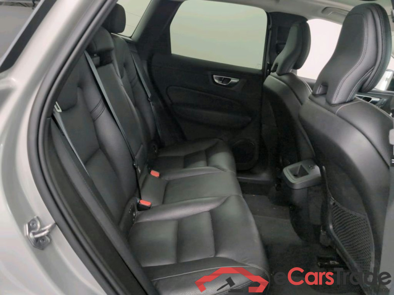 VOLVO XC60 2.0 B4 P MHEV PLUS DARK AUTO #6