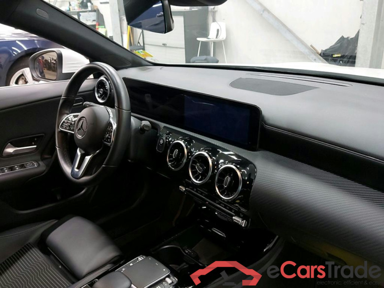 MERCEDES - MER CLA 250 e 218PK DCT Business Line & Smartphone Integration & Trailer Hook With ESP  * HYBRID * #3