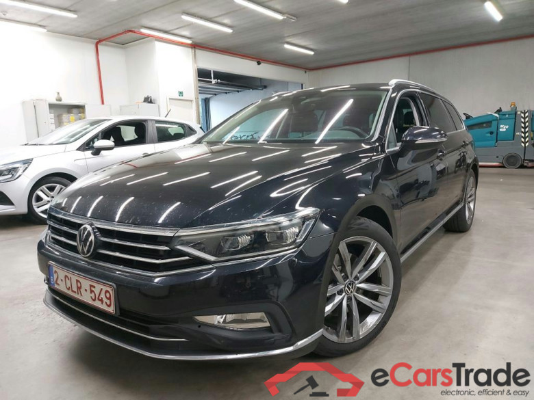 VOLKSWAGEN - VW  PASSAT VARIANT TDI 200PK DSG7 4MOTION  Elegance Business Pack Adventure With 12 Way Electric Nappa Seats & Matrix & Winter & Head UP & HarmanKardon & Auxiliary Heater & Area View & Park&Trailer Assist