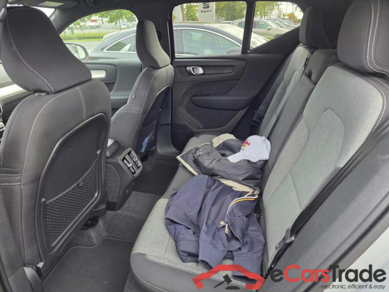 VOLVO XC40 2.0 B3 MHEV Core Limited Edition DCT #6