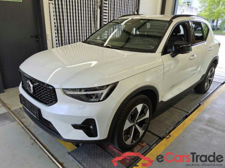 Volvo XC40 (2017->) DE - SUV5 B4 2WD EU6d, Plus Dark, (Facelift) 2022 - 2024