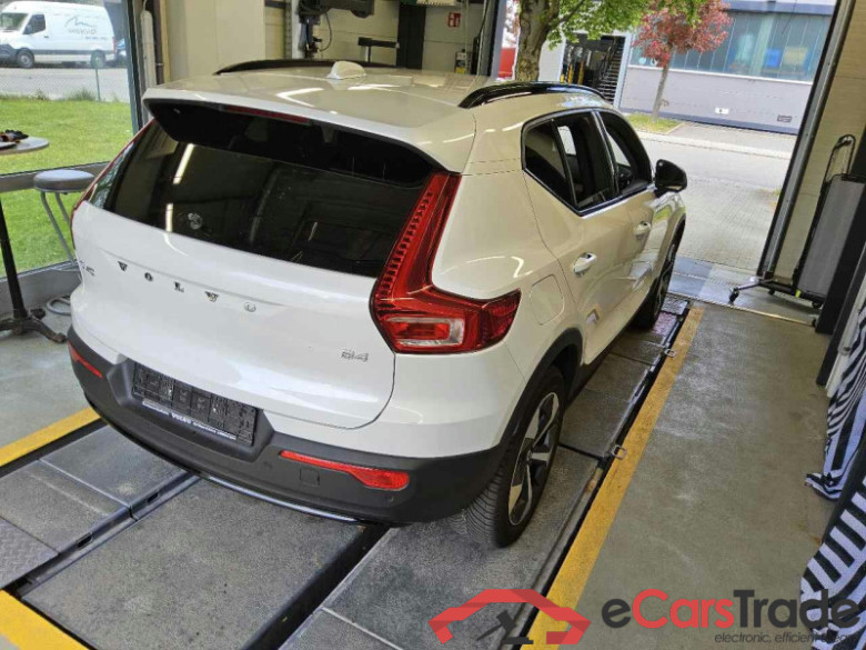 Volvo XC40 (2017->) DE - SUV5 B4 2WD EU6d, Plus Dark, (Facelift) 2022 - 2024 #3
