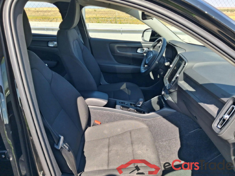VOLVO XC40 / 2017 / 5P / todoterreno 1.5 T3 Auto #6