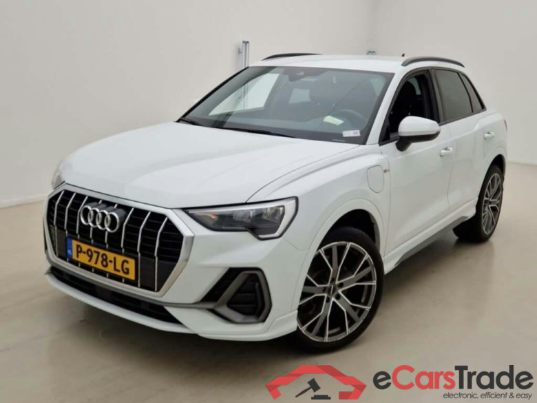AUDI Q3 45 TFSI e S edition