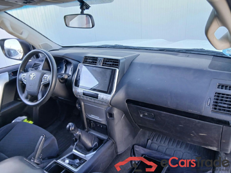 TOYOTA Land Cruiser / 2017 / 5P / todoterreno comercial 2.8 D-4D NX 2 Plazas  ## NO EXPORT ## #3