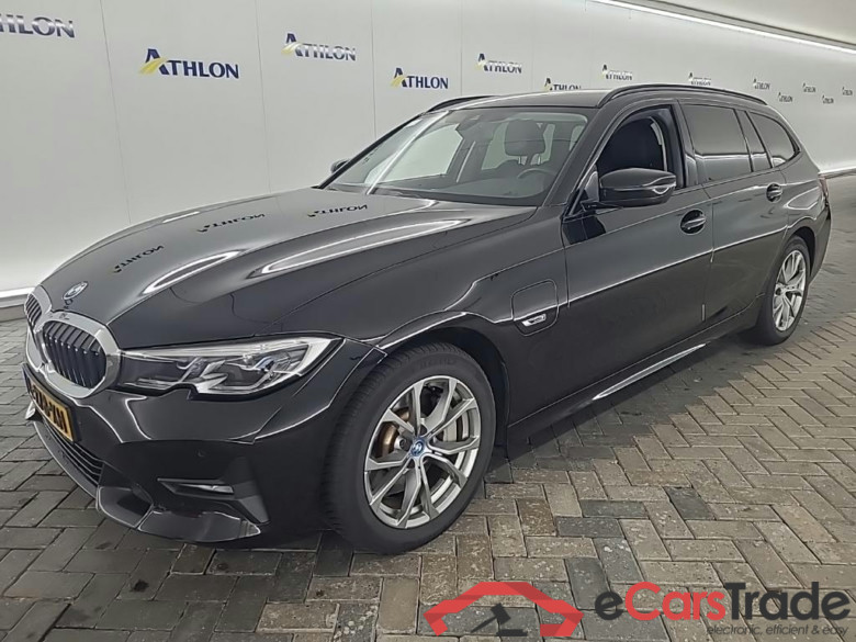 BMW 3-serie Touring 330e Business Edition Plus 5D 215kW #1