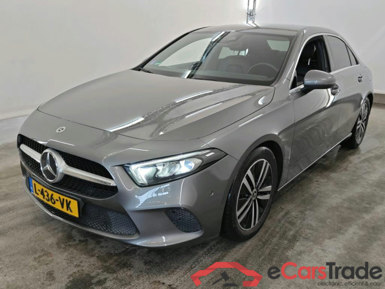 Mercedes-Benz A-Klasse Limousine A 180 7G-DCT Business Solution Luxury 4d #1