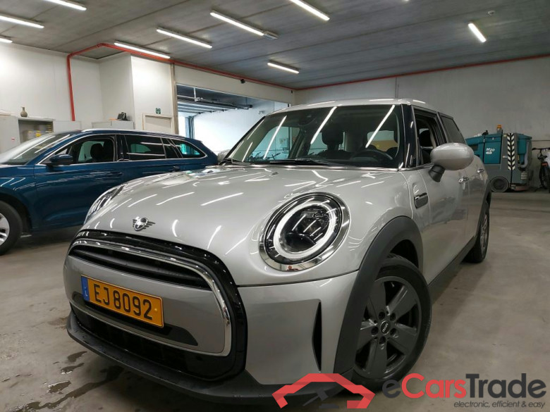 MINI - MIN COOPER 5D 1.5iA 136PK With Climatic & Navigation & Cruise Conntrol & Rear Park Sensors   * PETROL *