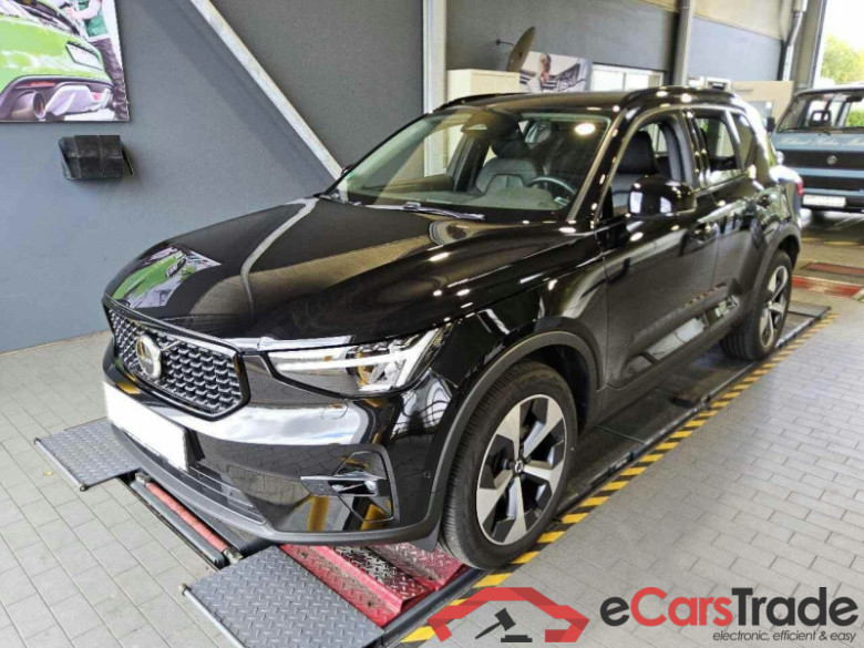 Volvo XC40 (2017->) DE - SUV5 B4 2WD EU6d, Plus Dark, (Facelift) 2022 - 2024