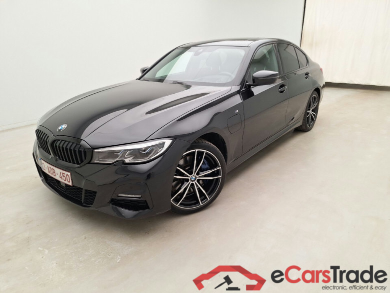 BMW, 3-serie '18, BMW 3 Reeks Berline 330e (215 kW) 4d  ///M-SportKit (total options: 15.495,85 Ex.Vat) #2