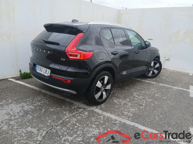 VOLVO XC40 / 2017 / 5P / todoterreno 2.0 D3 Momentum Auto #2