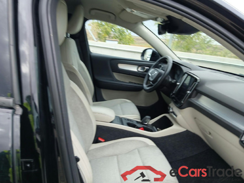 VOLVO XC40 / 2017 / 5P / todoterreno 2.0 D3 Momentum Auto #6