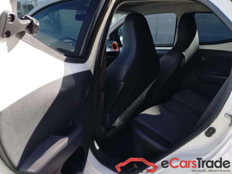 TOYOTA Aygo 1.0 VVT-i x-cite #5