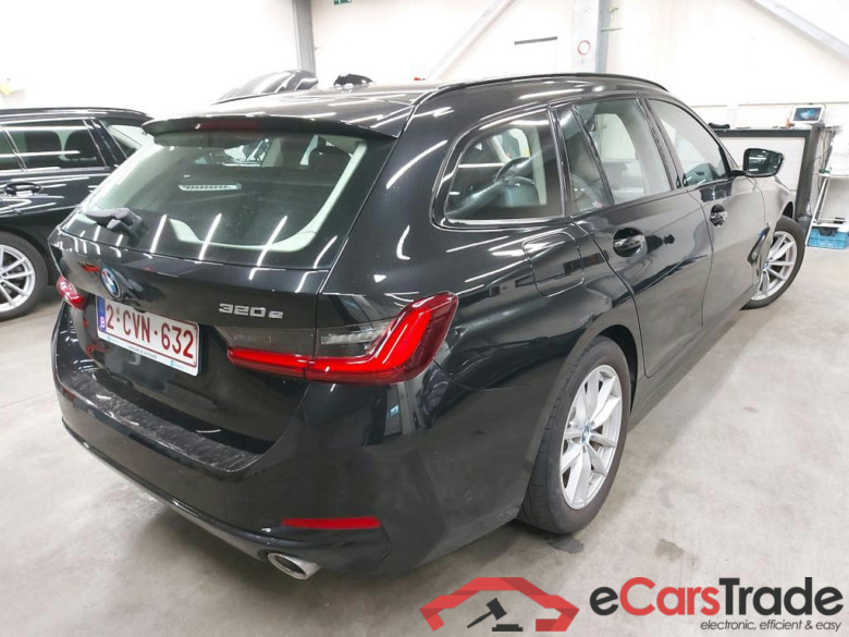 BMW - BMW 3 TOURING 320e 204PK With Vernasca Heated Electric Sport Seats & Active Cruise & Driving Assistant Pack & Parking Assistant Pack  * HYBRID * #2