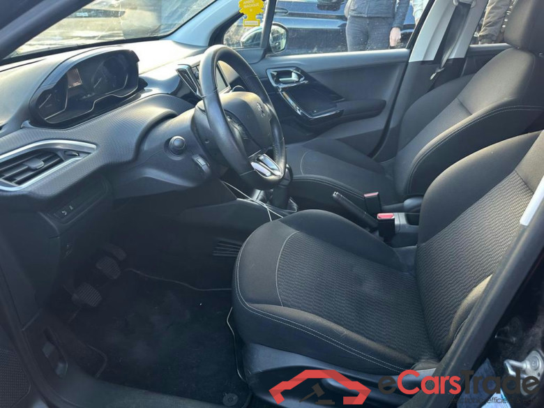 PEUGEOT 208 1.2i PureTech Style #3