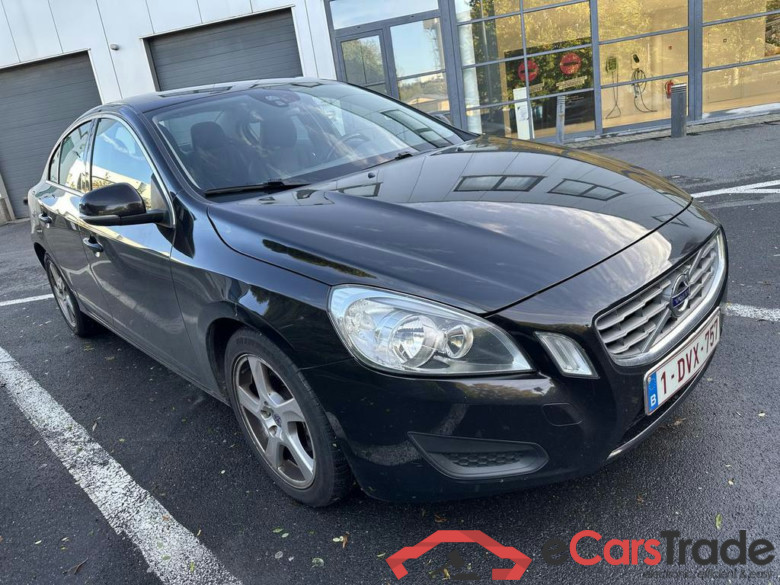 VOLVO S60 Dsl 2.0 D3 Momentum Geartronic #2
