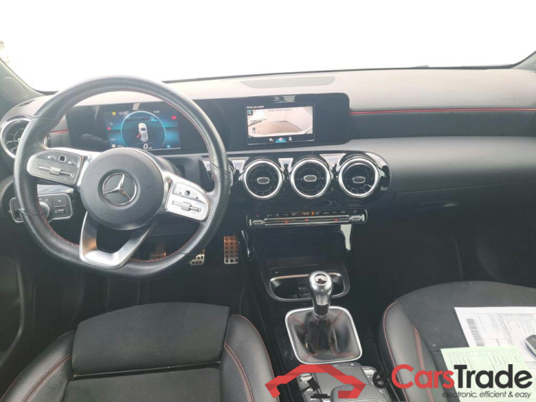 MERCEDES-BENZ Clase A / 2018 / 5P / berlina con portón A 180 #3
