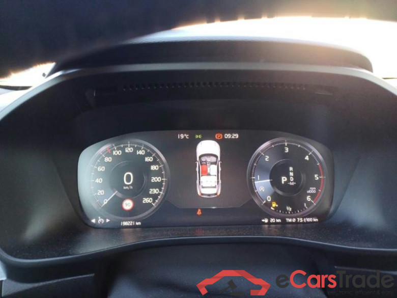 VOLVO XC40 / 2017 / 5P / SUV D4 AWD GEARTRONIC MOMENTUM #4